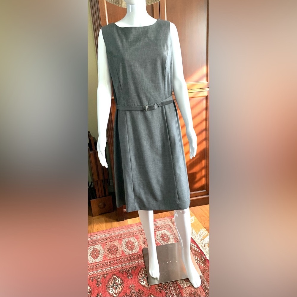 Brooks Brothers 100% fine wool light gray color belted woman dress at knee US 12